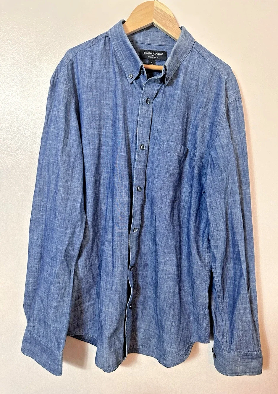 Banana Republic Mens Shirt Med Blue Chambray Tailored Slim Button Oxford Preppy